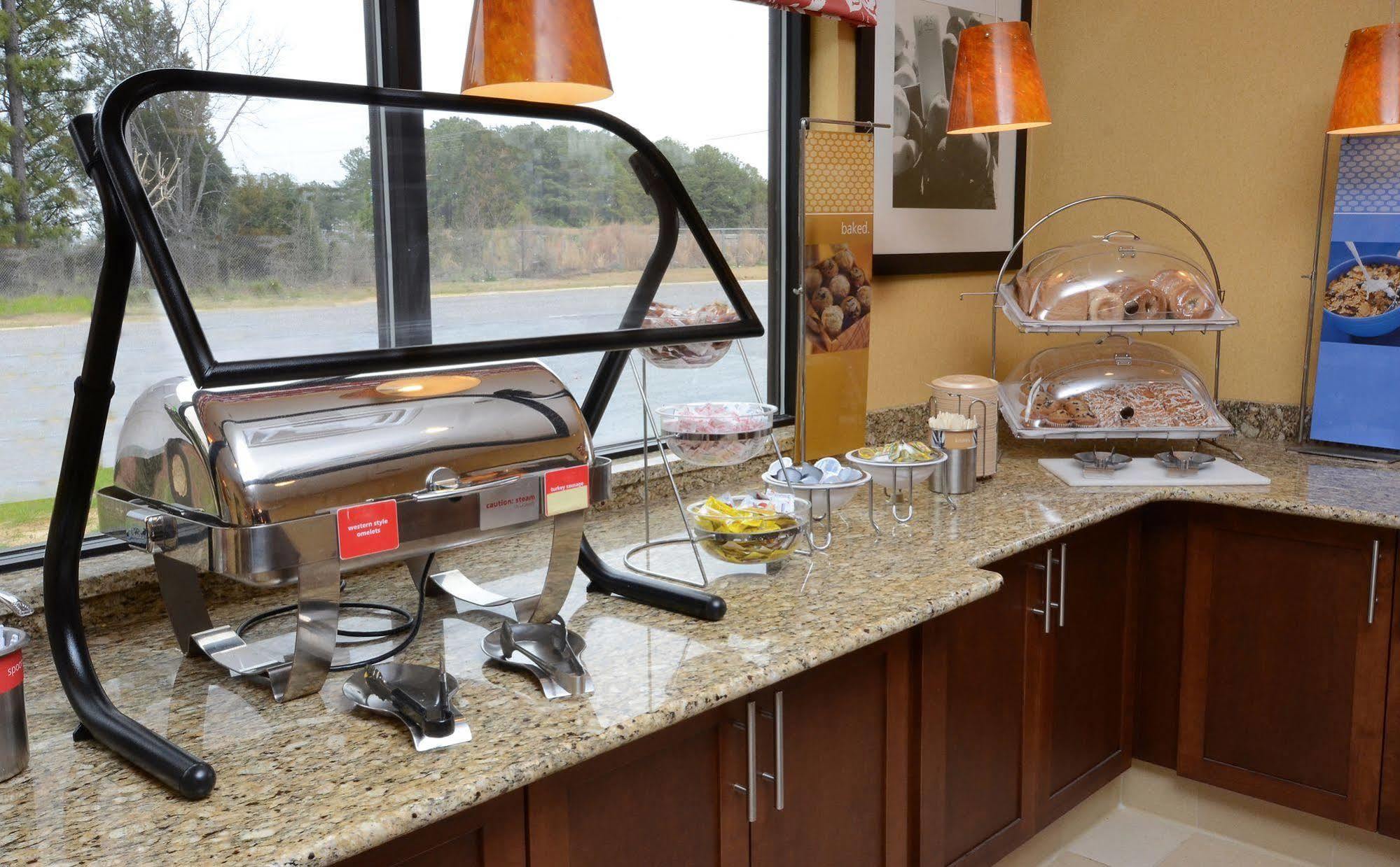 Hampton Inn Fayetteville Fort Bragg Εξωτερικό φωτογραφία